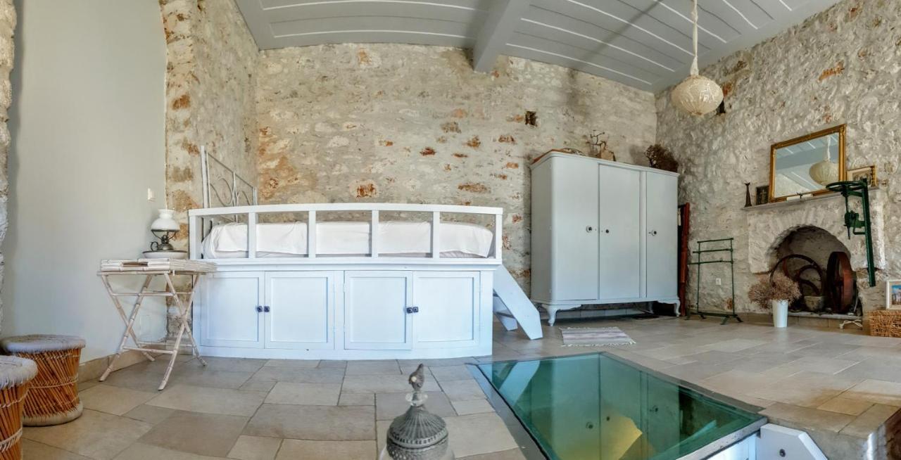 Traditional Seafront Apartment Symi Exterior foto