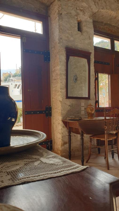 Traditional Seafront Apartment Symi Exterior foto